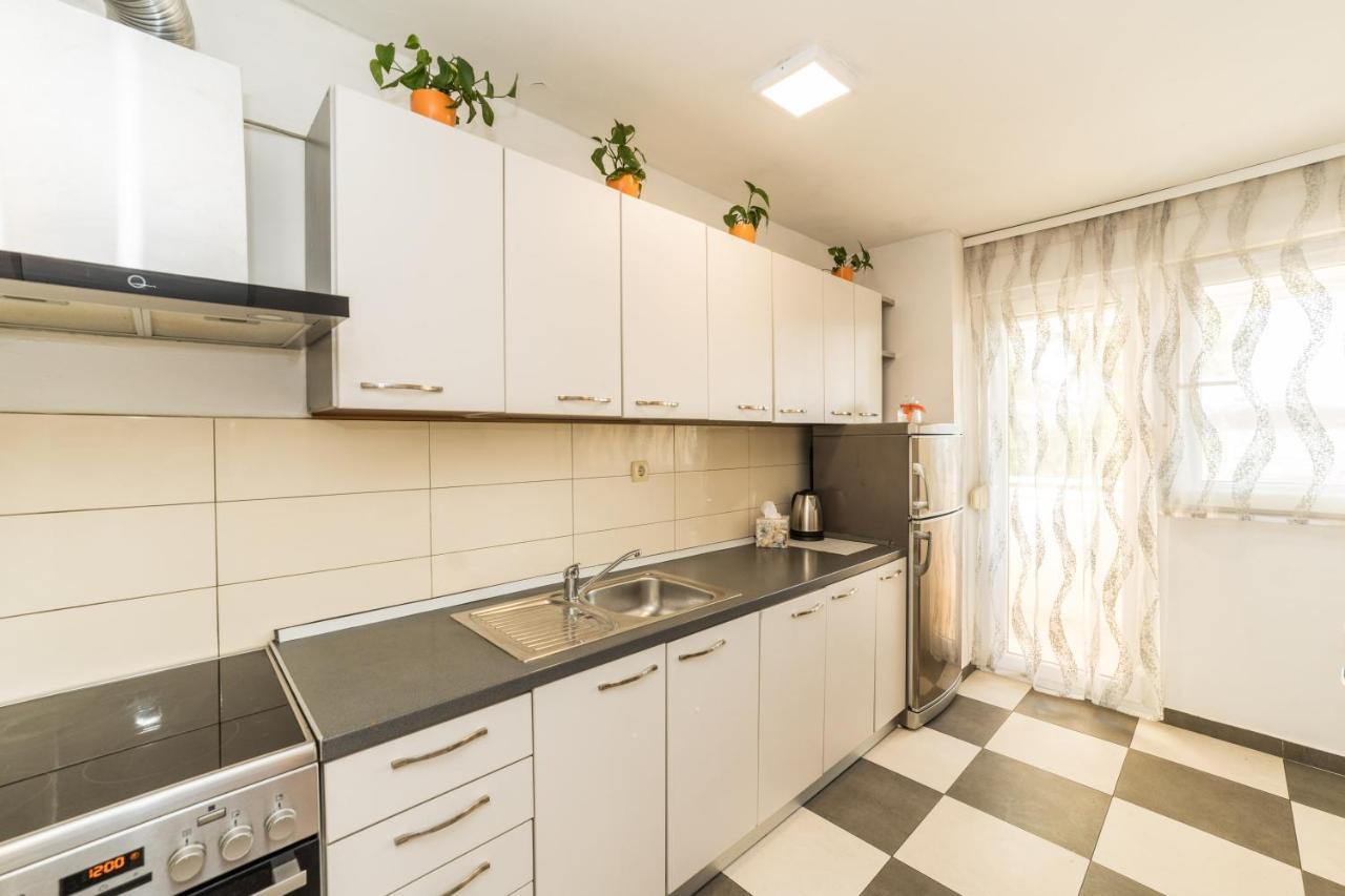 Mihaela Apartment *